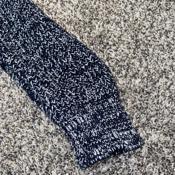 Men’s AE Sweater - Picture 4 of 6